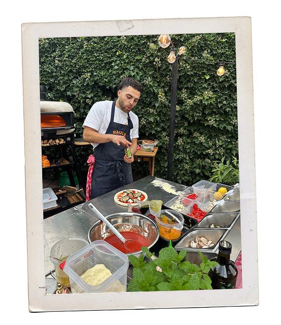 Sfeerimpressie van een Raul's Pizza Party met verse pizza's